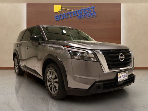 Used 2024 Nissan Pathfinder S image 5