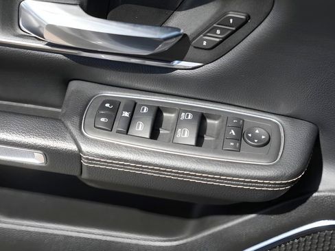 Used 2024 RAM 1500 Laramie image 19