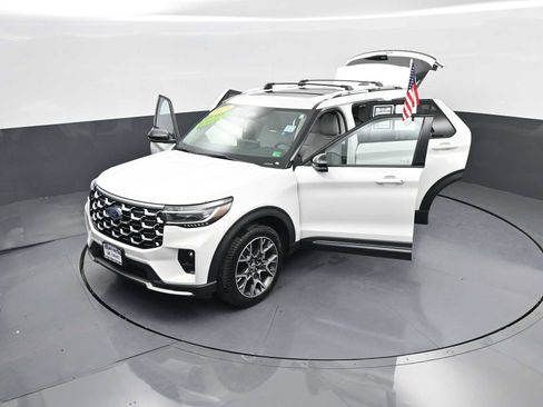 Used 2025 Ford Explorer Platinum w/ Ultimate Package image 43