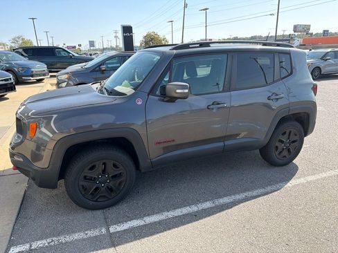 Used 2018 Jeep Renegade Trailhawk w/ Cold Weather Group II AWD/4WD image 10