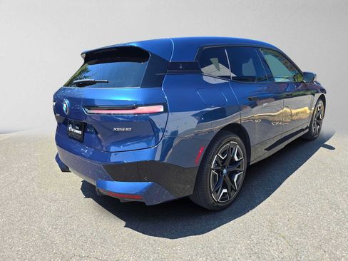 Used 2024 BMW iX xDrive50 w/ Sport Package AWD/4WD image 3