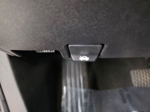 Used 2018 Chevrolet Equinox LS FWD image 22