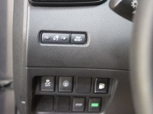 Used 2019 Nissan Rogue SV FWD image 13
