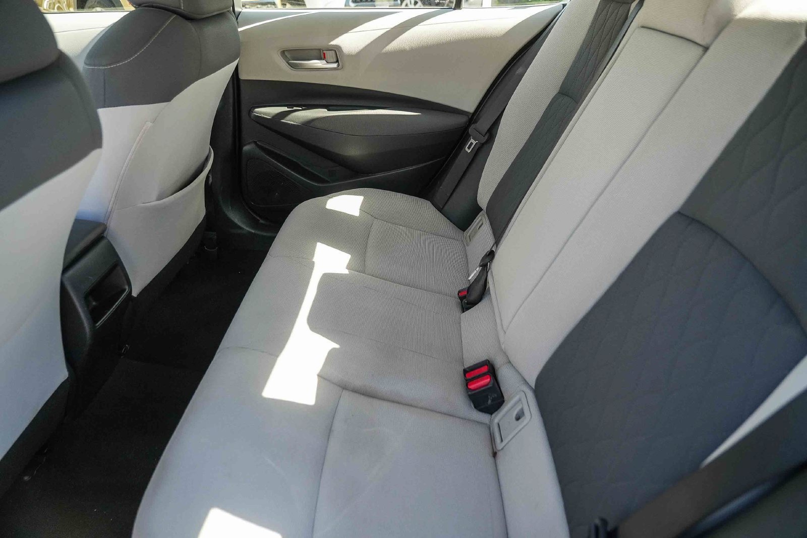 Used 2020 Toyota Corolla LE FWD image 18