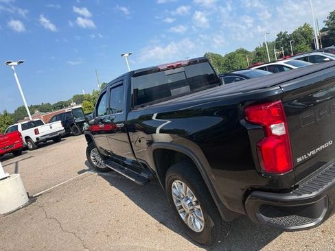 Used 2023 Chevrolet Silverado 2500 High Country w/ Z71 Off-Road Package AWD/4WD image 4