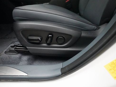 Used 2025 Lexus RZ 300e image 28