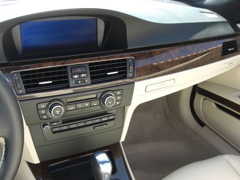 Used 2012 BMW 328i Convertible image 8