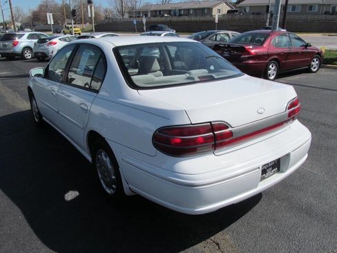 Used 1999 Oldsmobile Cutlass GL w/ Convenience Pkg FWD image 3