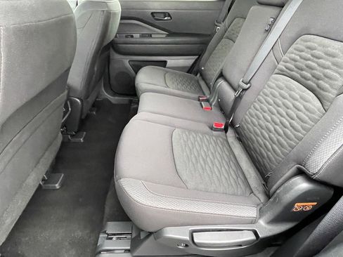 Used 2025 Nissan Pathfinder SV image 11