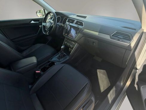 Used 2019 Volkswagen Tiguan SE w/ Panoramic Sunroof Package FWD image 11