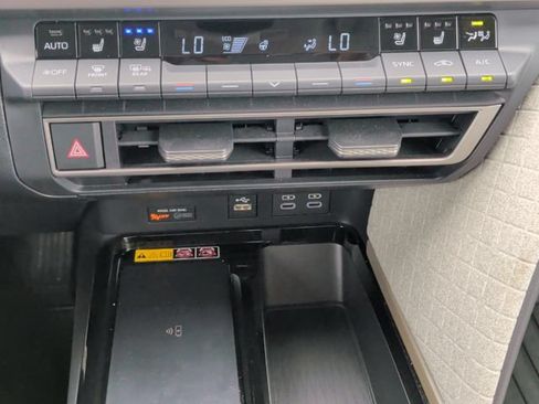 Used 2025 Toyota Camry XLE w/ Premium Plus Package FWD image 26