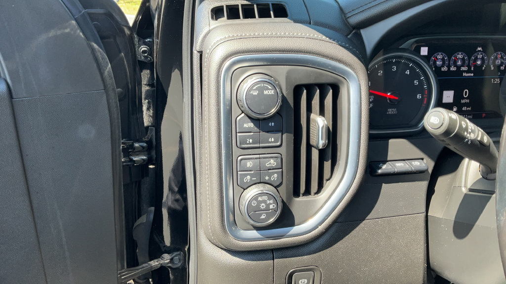 Used 2020 Chevrolet Silverado 1500 High Country w/ Technology Package AWD/4WD image 32