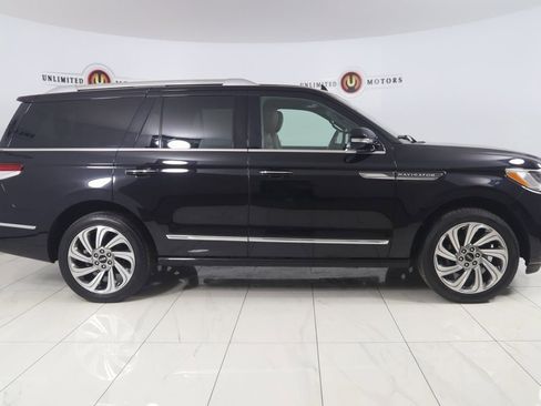 Used 2023 Lincoln Navigator Reserve image 2