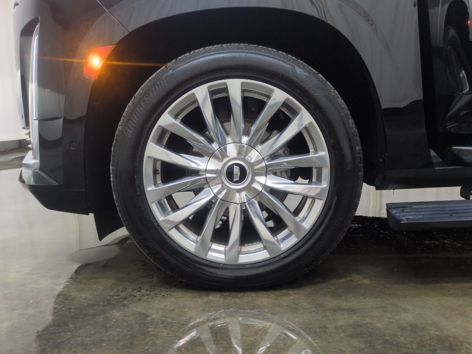 Used 2024 Cadillac Escalade ESV Premium Luxury w/ Performance Package AWD/4WD image 24