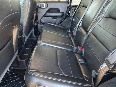 Used 2023 Jeep Wrangler Unlimited Sahara AWD/4WD image 17