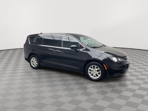 Used 2019 Chrysler Pacifica LX image 35