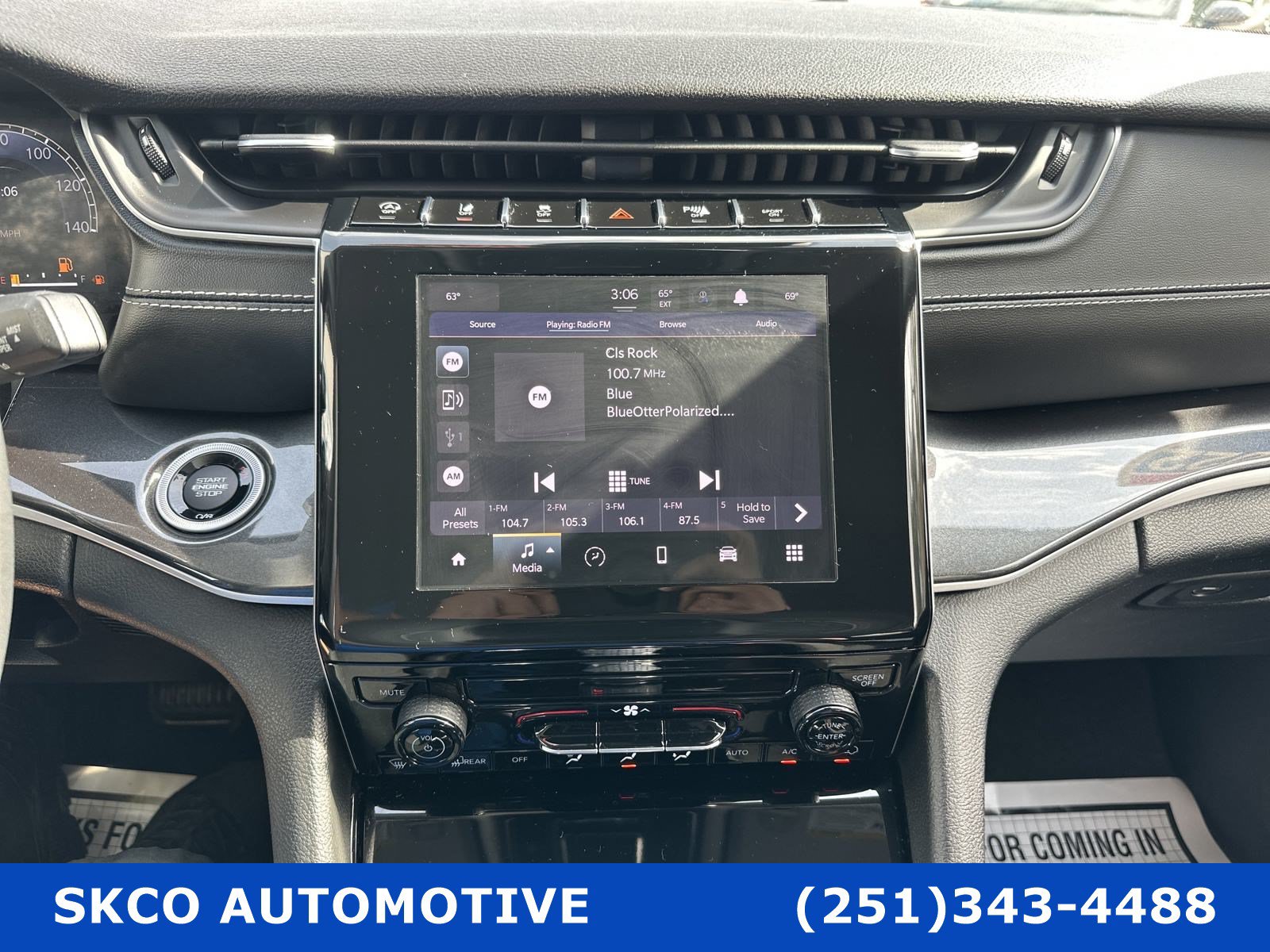 Used 2022 Jeep Grand Cherokee Laredo AWD/4WD image 16