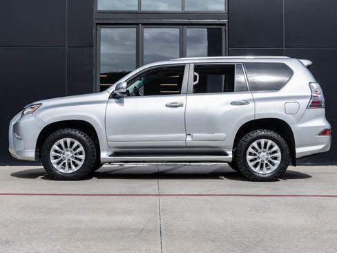 Used 2018 Lexus GX 460 image 9