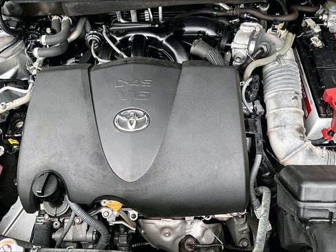 Used 2022 Toyota Highlander XLE FWD image 33