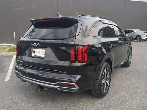 Used 2023 Kia Sorento S w/ Panoramic Sunroof Package image 3