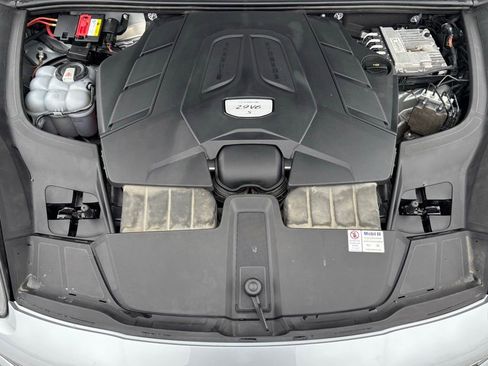 Used 2019 Porsche Cayenne S image 38