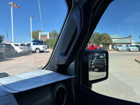 Certified 2023 Jeep Gladiator Overland image 35