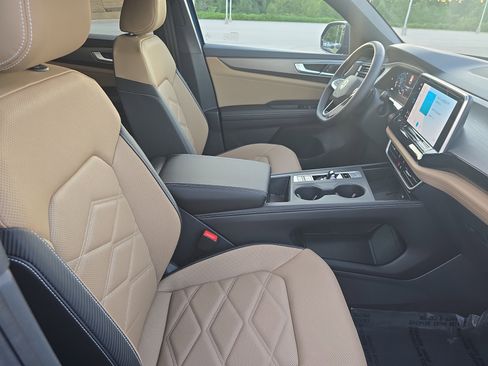 New 2025 Volkswagen Atlas Cross Sport SE image 10