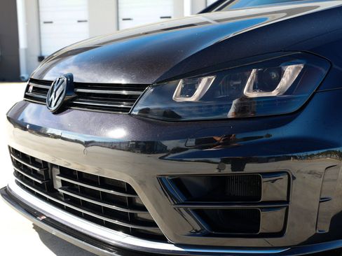 Used 2017 Volkswagen Golf R 4-Door image 26