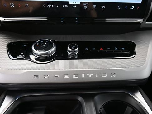 New 2025 Ford Expedition Active image 29