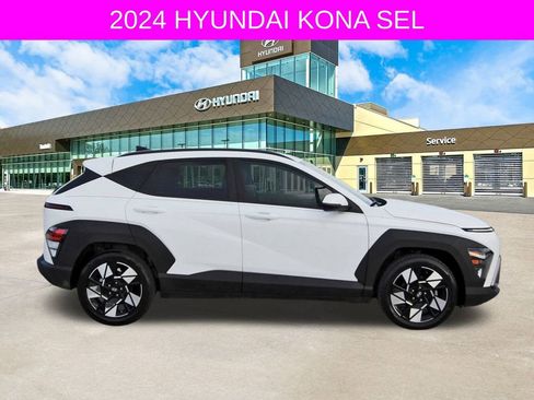 Used 2024 Hyundai Kona SEL w/ Convenience Package image 4