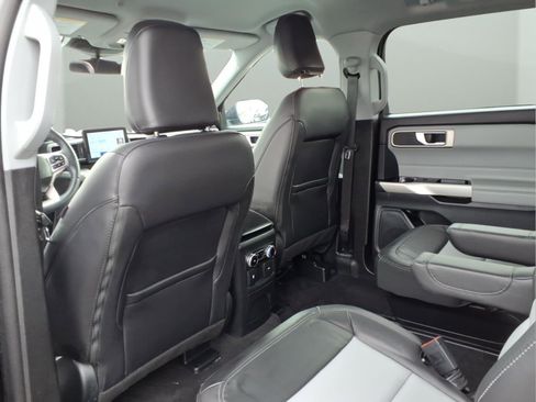 Used 2023 Ford Explorer XLT w/ Equipment Group 202A image 25