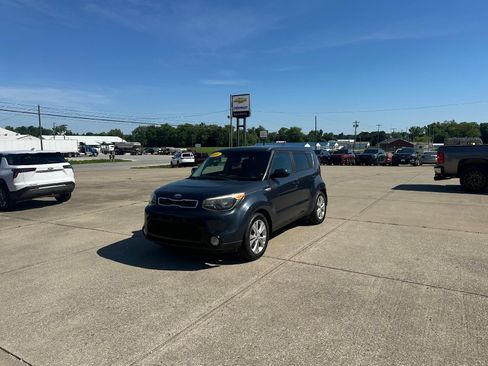 Used 2016 Kia Soul + FWD image 3