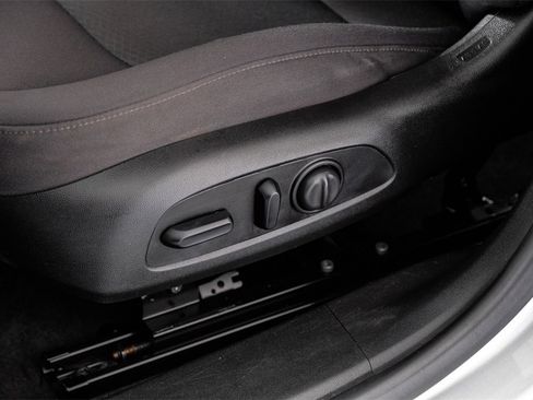 Used 2021 Chevrolet Malibu LT image 31