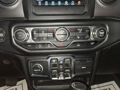 Used 2023 Jeep Gladiator Sport image 22