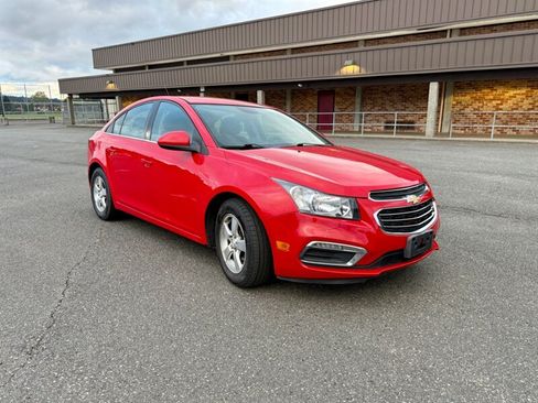 Used 2015 Chevrolet Cruze LT FWD image 2