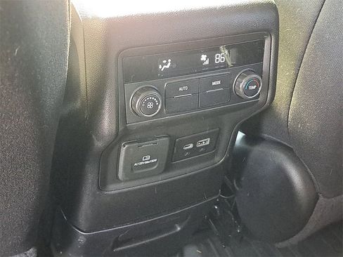 Used 2022 GMC Acadia SLE w/ Driver Convenience Package image 21