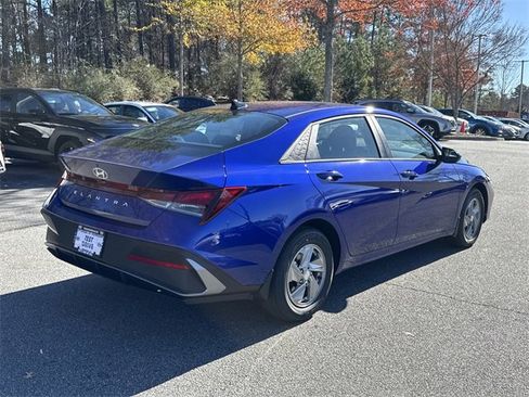New 2026 Hyundai Elantra SE image 7