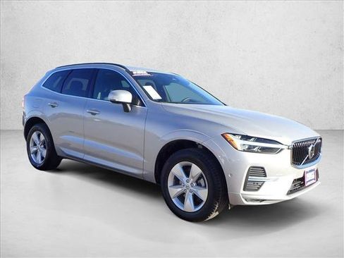 Used 2022 Volvo XC60 B5 Momentum image 6