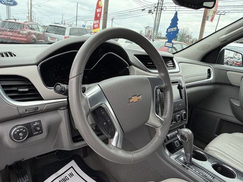 Used 2015 Chevrolet Traverse LT image 19