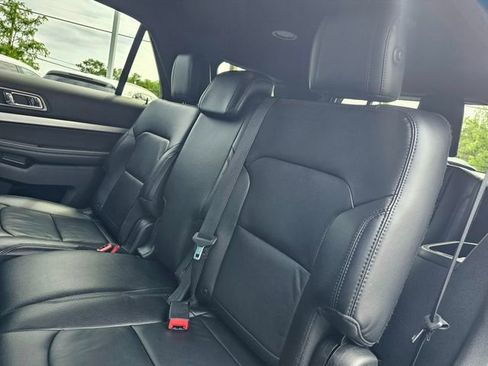 Used 2017 Ford Explorer XLT w/ Equipment Group 202A FWD image 23