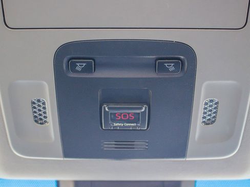 Used 2019 Toyota Camry LE image 28