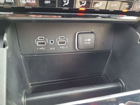 Used 2024 Jeep Grand Cherokee Limited image 22