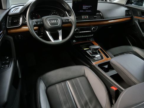 Used 2023 Audi Q5 2.0T Premium w/ Convenience Package AWD/4WD image 2