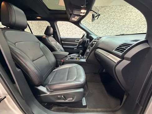 Used 2018 Ford Explorer Sport AWD/4WD image 9