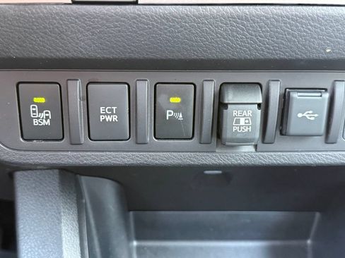 Used 2023 Toyota Tacoma SR5 AWD/4WD image 29