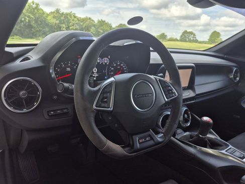 Used 2019 Chevrolet Camaro SS RWD image 17