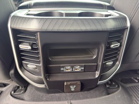 Used 2025 RAM 1500 Big Horn AWD/4WD image 32