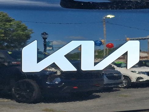 Used 2025 Kia Soul LX w/ LX Technology Package FWD image 29
