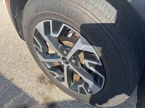 Used 2023 Kia Sportage EX image 9