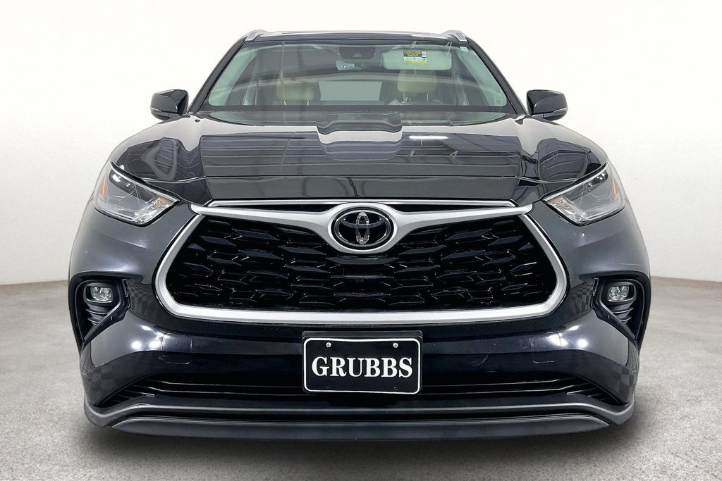 Used 2022 Toyota Highlander XLE AWD/4WD image 4